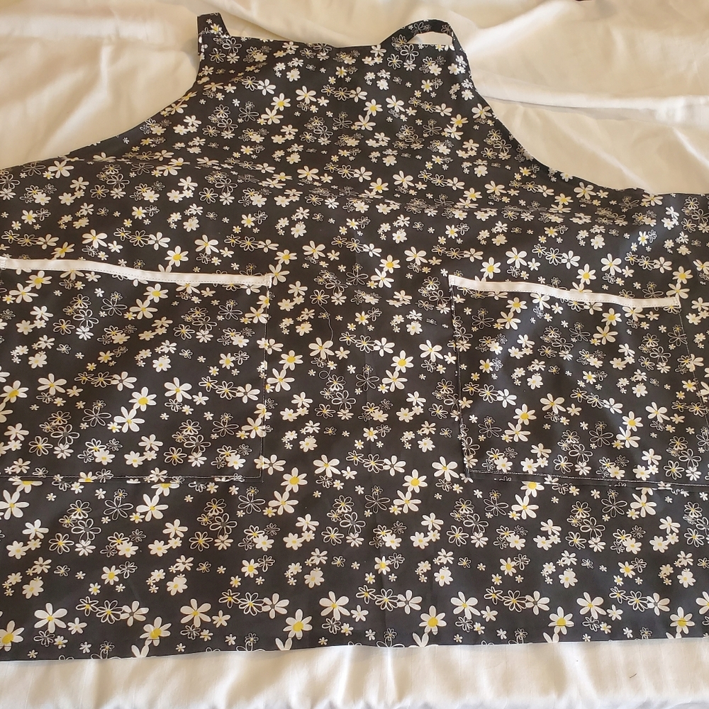 New Hand Crafted Cotton Floral Apron with Pockets Adult sz